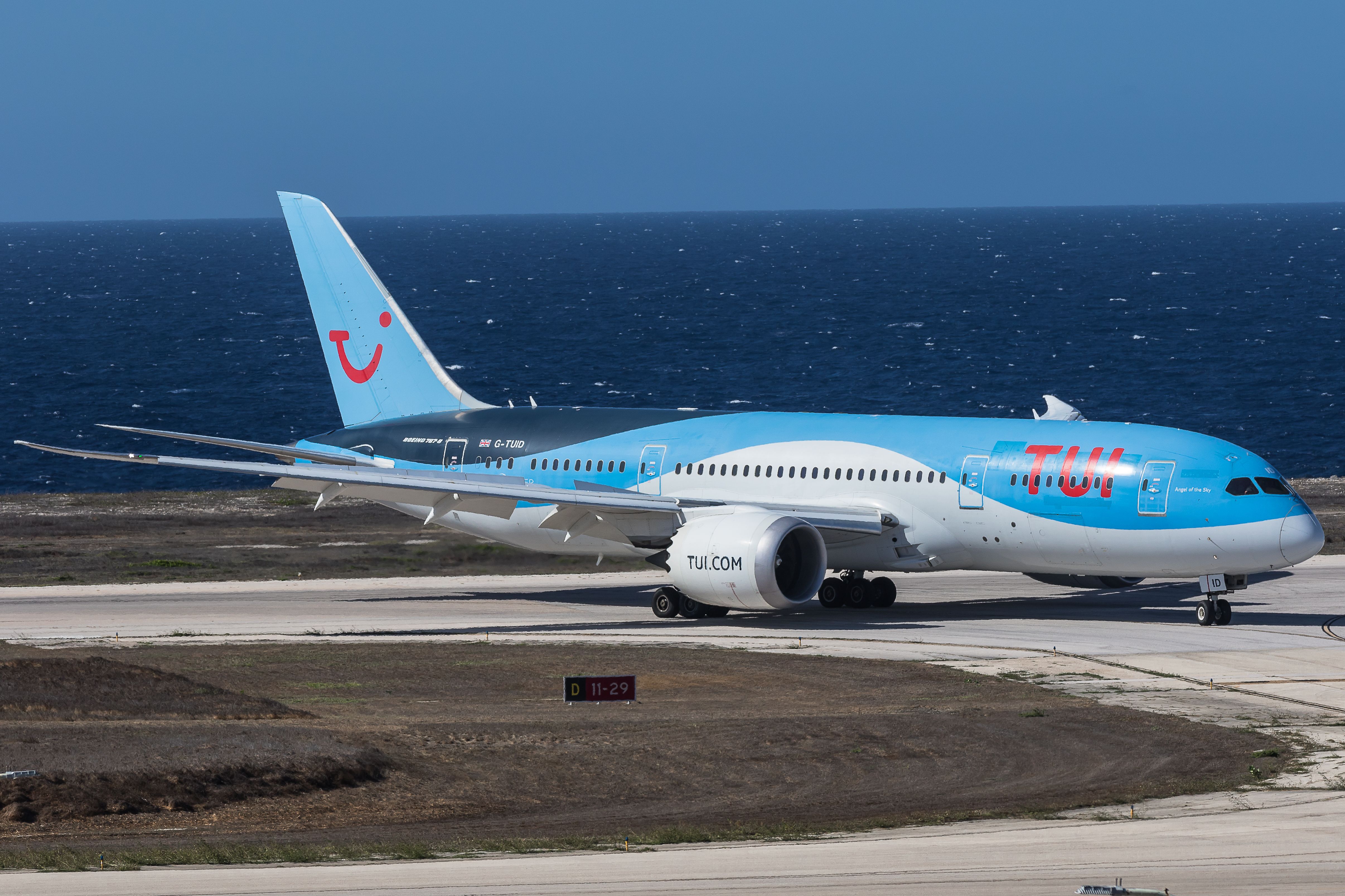 Boeing 787-8 (G-TUID)