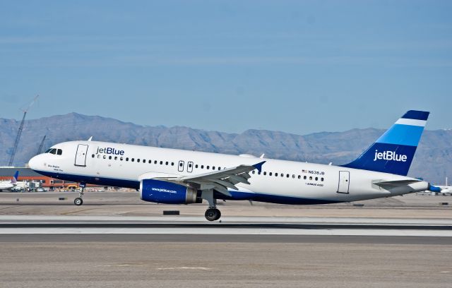 Airbus A320 (N638JB)