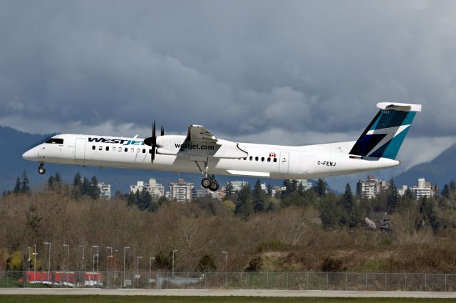 de Havilland Dash 8-400 (C-FENJ)