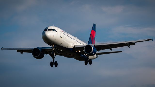 Airbus A320 (N321US)