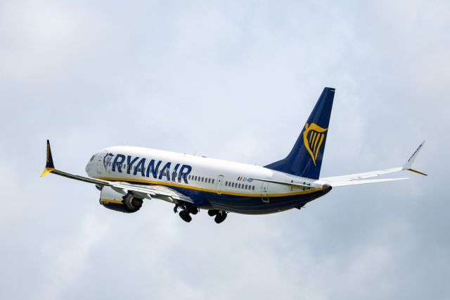 Boeing 737 MAX 8 (EI-HGP) - Polderbaan