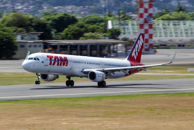 Airbus A321 (PT-XPH)