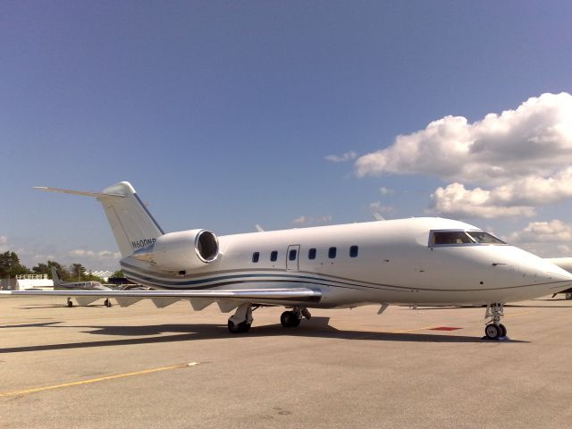 Canadair Challenger (N600NP)