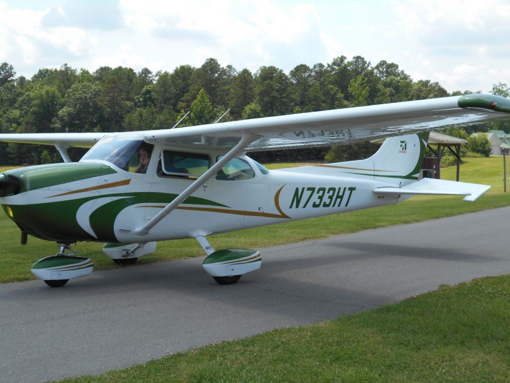 Cessna Skyhawk (N733HT)
