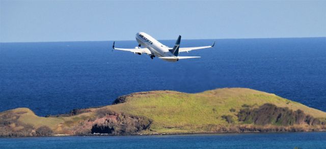 Boeing 737-800 (C-FUSM)