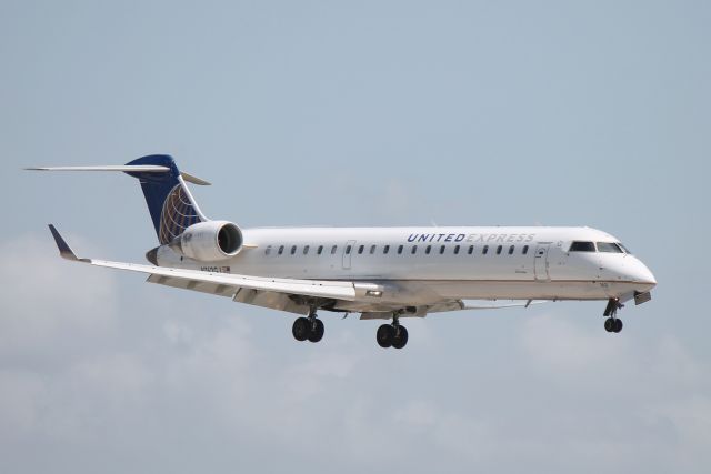 Canadair Regional Jet CRJ-700 (N162GJ) - United Flight 3641 operated by GoJet (N162GJ) arrives at Sarasota-Bradenton International Airport following flight from Chicago-OHare International Airport