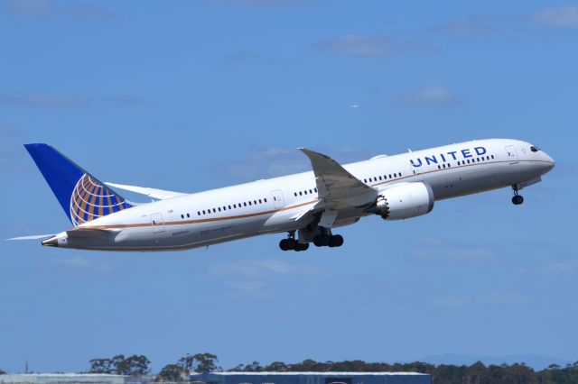 Boeing 787-9 Dreamliner (N38950) - United 787 making the trip back to LAX.