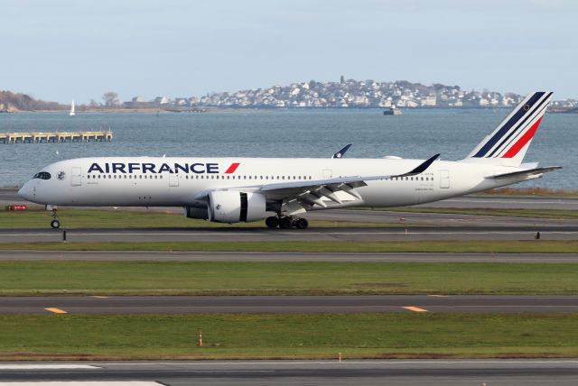 Airbus A350-900 (F-HTYR) - AFR 334 arriving from Paris Charles de Gaulle Airport