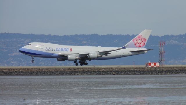 Boeing 747-400 (B-18716)