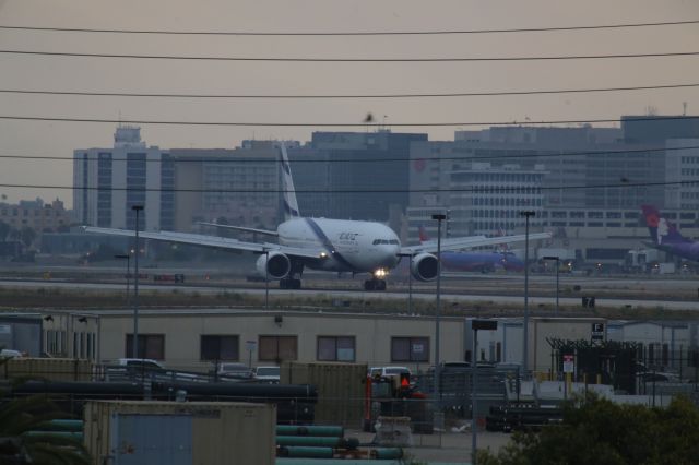 Boeing 777-200 (4X-ECF)