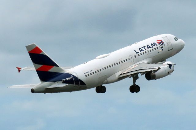 Airbus A319 (PR-MBW)