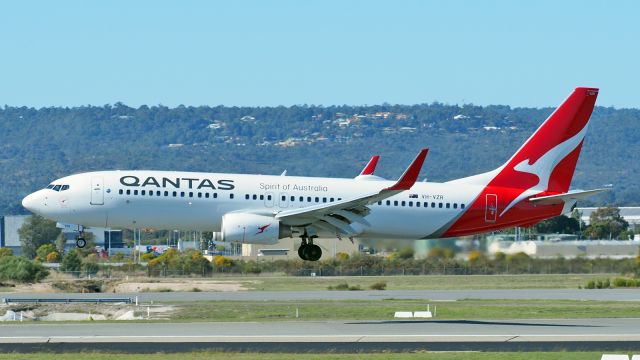 Boeing 737-800 (VH-VZR) - Boeing 737-838. Qantas VH-VZR runway 03 YPPH 160618.