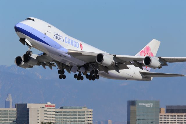 Boeing 747-400 (B-18710)