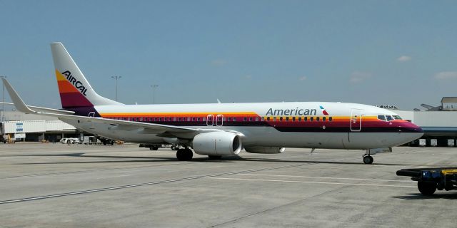 Boeing 737-800 (N917NN) - AirCal in Charlotte