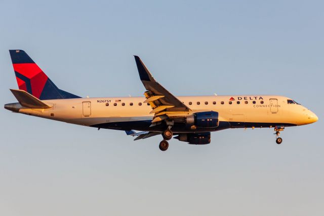 Embraer 175 (N267SY)