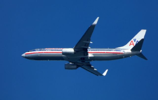 Boeing 737-800 (N899NN) - Shown here is an American Airline Boeing 737-800 a few minutes until landing in the Spring of 2017.