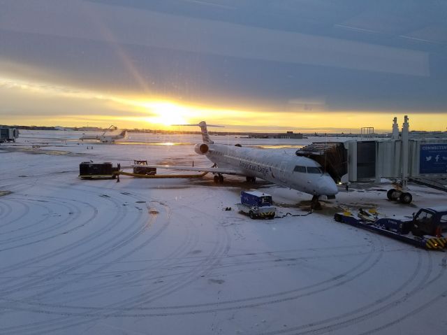 Canadair Regional Jet CRJ-700 (N504AE) - A snowy morning in Louisville in 2016.