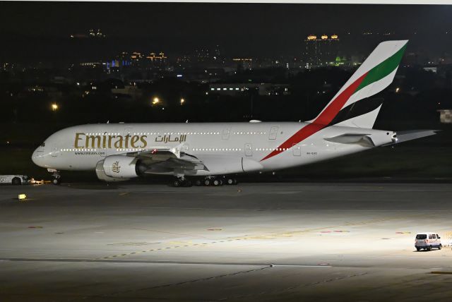 Airbus A380-800 (A6-EUO)