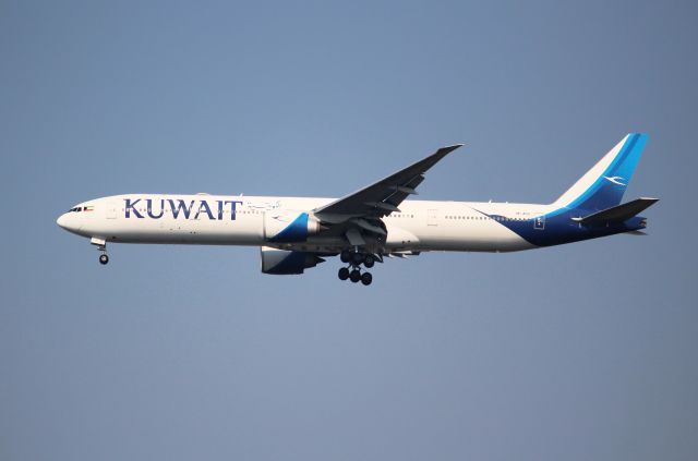 BOEING 777-300 (9K-AOD)
