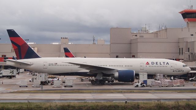 BOEING 777-200LR (N702DN) - Spirit of Atlanta