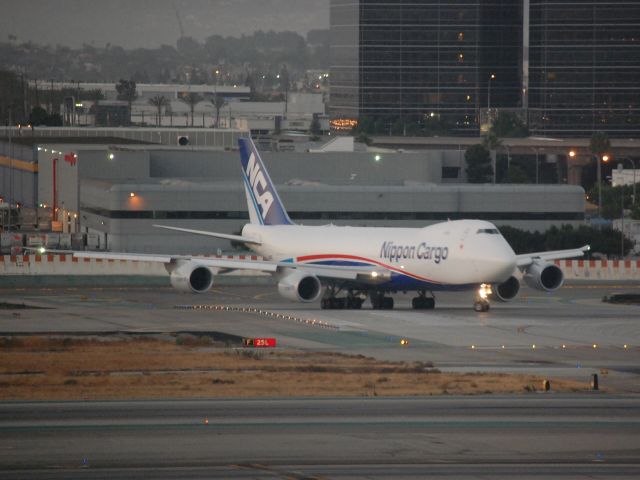 BOEING 747-8 (JA13KZ) - New NCA 748F taxis to depart 25L @ KLAX!