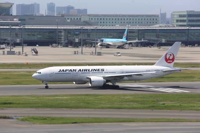 Boeing 777-200 (JA706J)