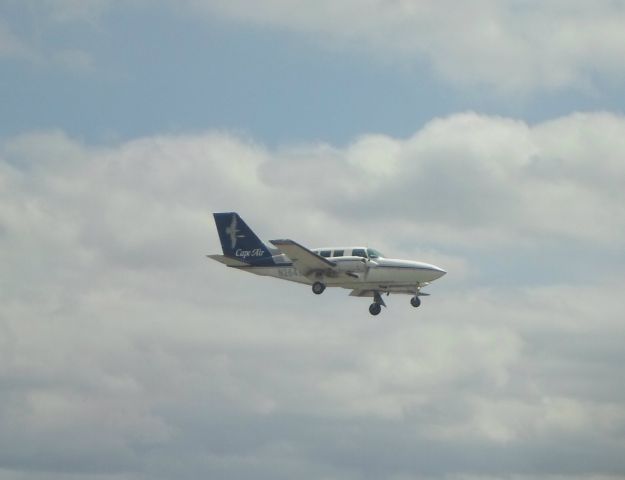 Cessna 402 (N2649Z) - A Cape Air Cessna 402 arrives at KALB on Runway 28.