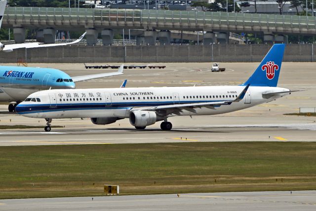 Airbus A321 (B-8869)