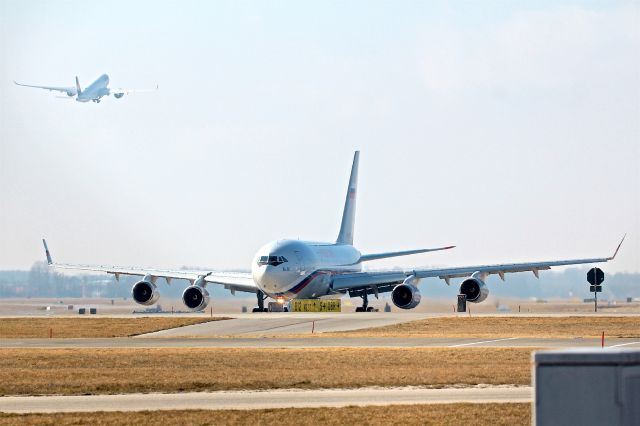 Ilyushin Il-96 (RA-96019)