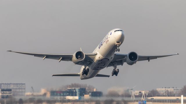 BOEING 777-300ER (A7-BAF)