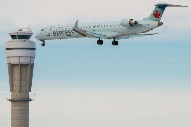 Canadair Regional Jet CRJ-900 (C-FUJZ)