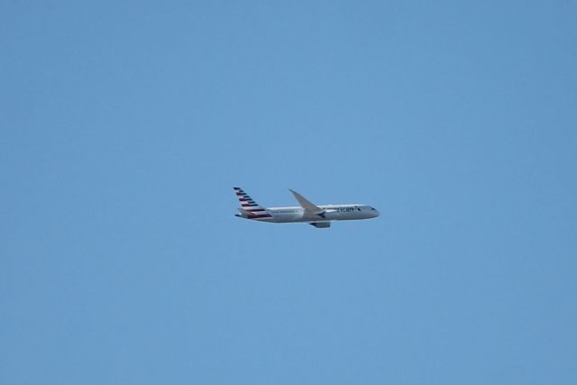 Boeing 787-8 (N879BH) - American Flight 1936 climbs out of Miami International Airport across the Florida Turnpike on a flight to Harry Reid International Airport (12/21/24)