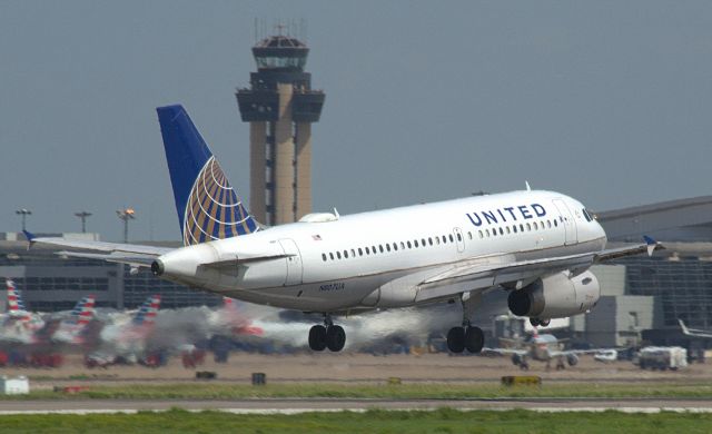 Airbus A319 (N807UA)