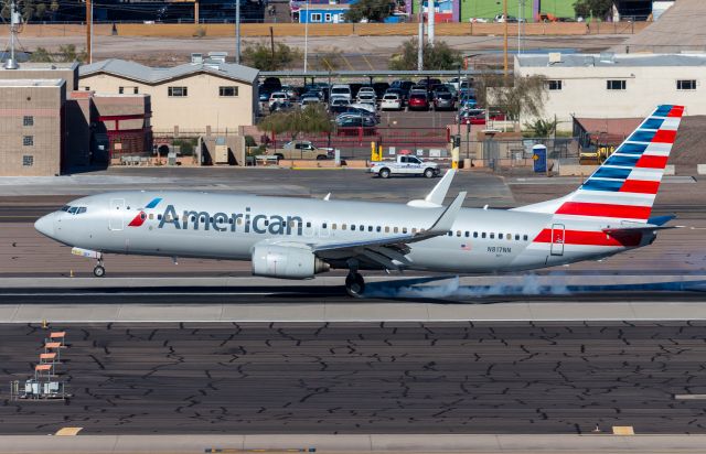 Boeing 737-800 (N817NN)