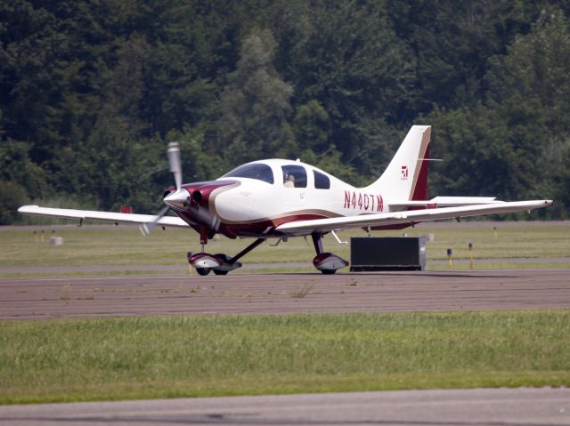 Cessna 400 (N440TM) - Landing roll out runway 26.