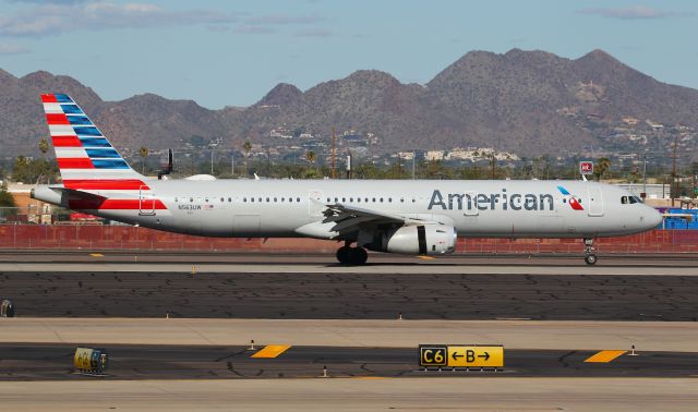 Airbus A321 (N563UW)