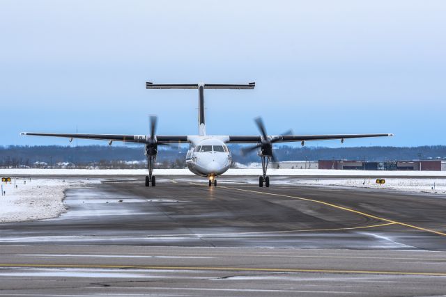 de Havilland Dash 8-100 (N887EA)