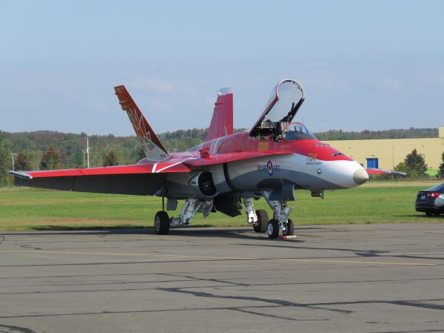 McDonnell Douglas FA-18 Hornet (18-8734) - airshow Bromont septembre 2017