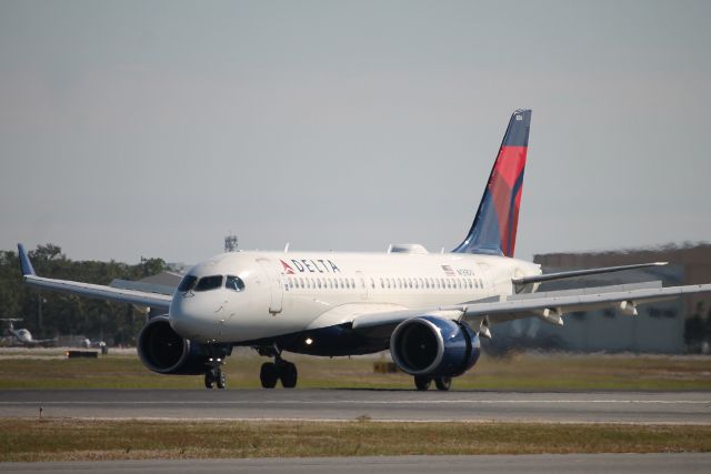 Airbus A220-100 (N139DU) - DAL2412 LGA-SRQ 11/30/24