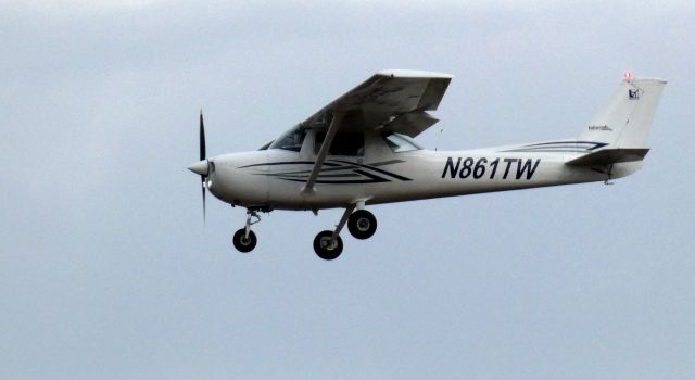 Cessna 170 (N861TW) - On short final is this 1972 Cessna 170 in the Winter of 2022.