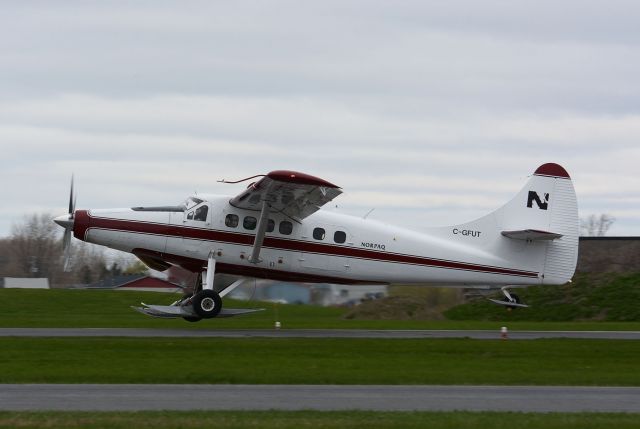 De Havilland Canada DHC-3 Otter (C-GFUT) - Taking off on 24L in CYHU. 26-04-2021