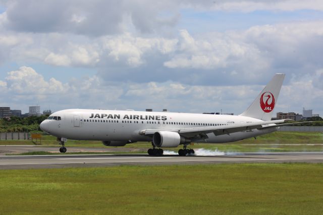 BOEING 767-300 (JA612J)