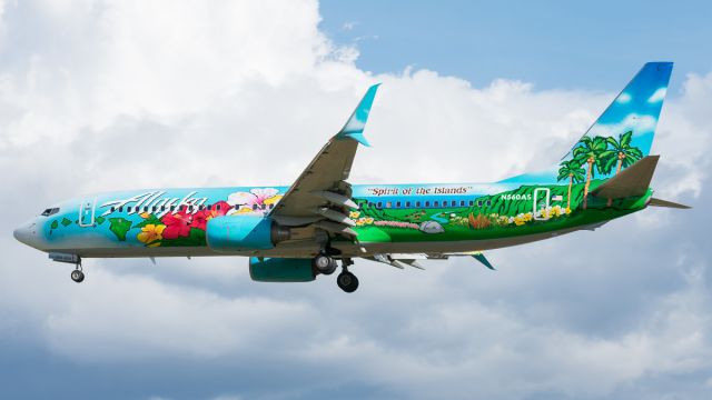 Boeing 737-700 (N560AS)