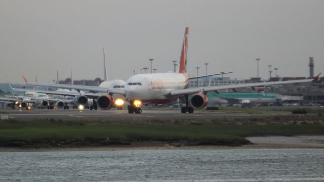 Airbus A330-200 (D-ALPF) - End of 22L