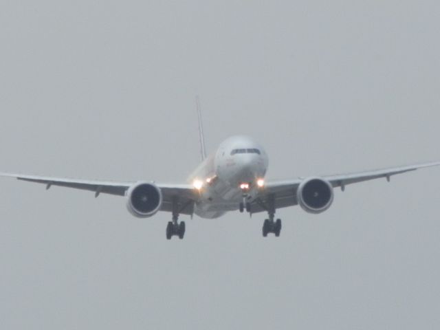BOEING 777-300 (PT-MUG)