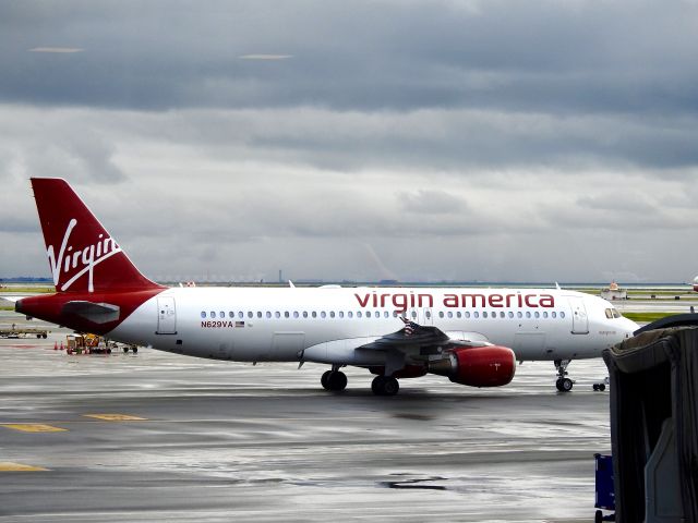 Airbus A320 (N629VA)