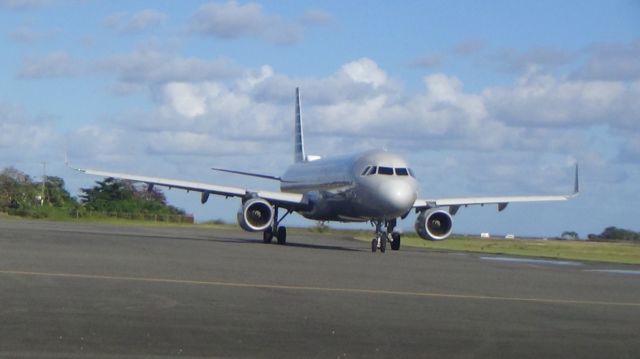 Airbus A321 (N900UW)