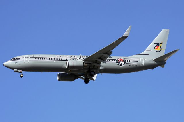 Boeing 737-800 (N569AS) - Alaska Retrojet looking sharp!