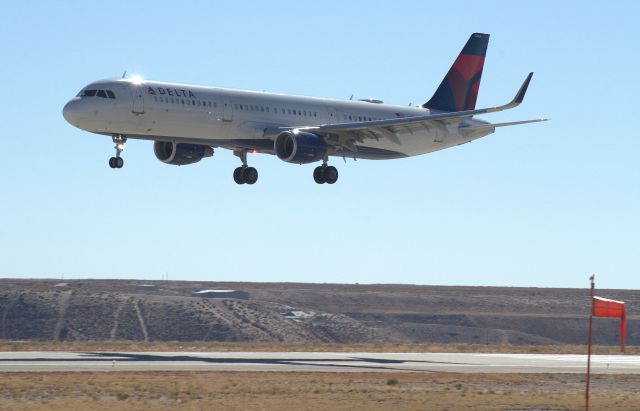 Airbus A321 (N384DN)