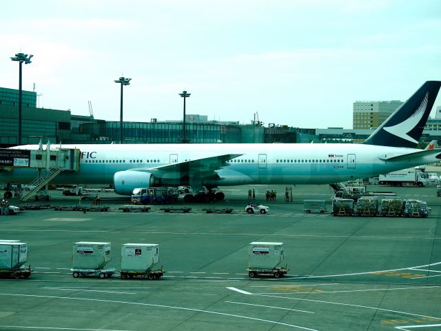 BOEING 777-300 (B-HNM) - CPA451 NRT-TPE